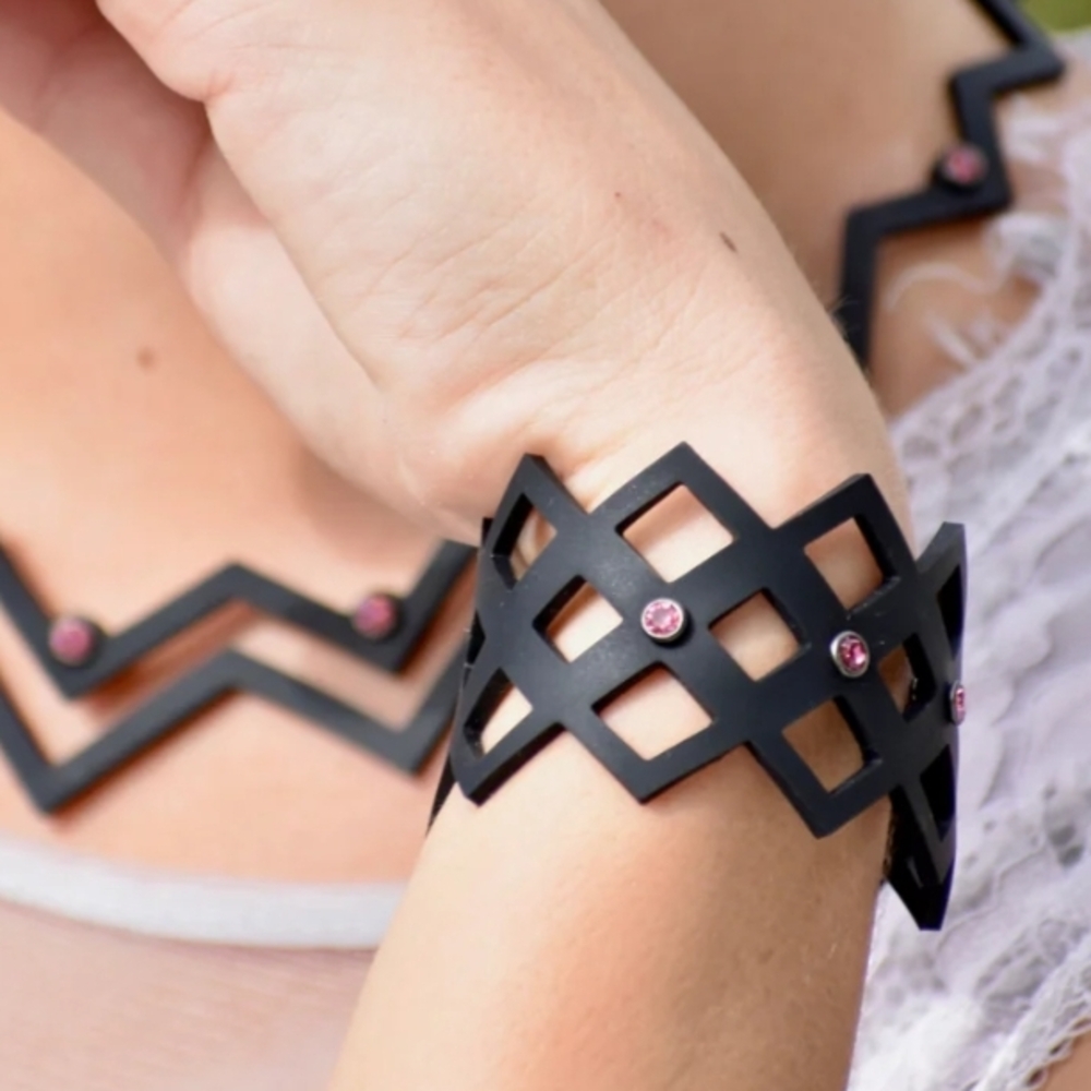 Apara Black Zig-Zag Bracelet